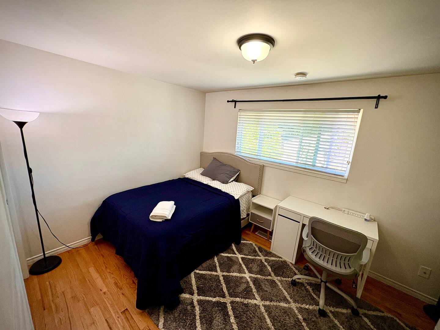 Kennydale Room 3 — photo 9